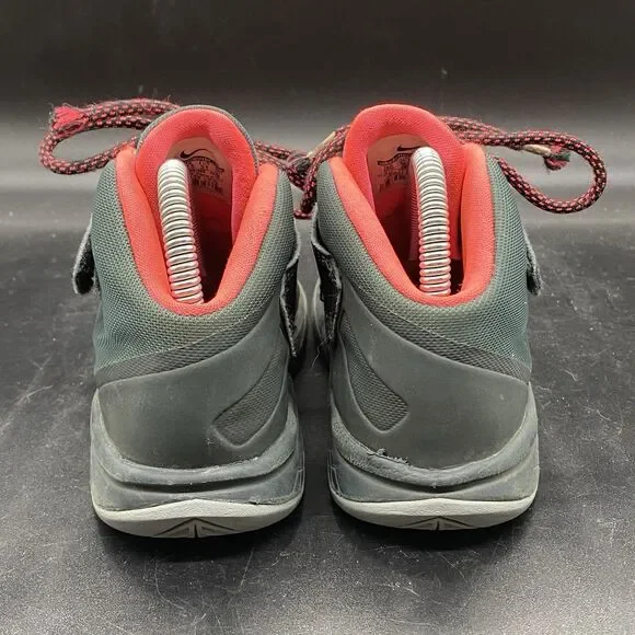 Nike LeBron Zoom Soldier 8 VII KIDS SIZE 13C mineral slate/hyper punch GUC